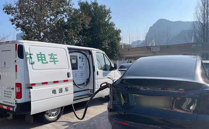 南丹汽车搭电