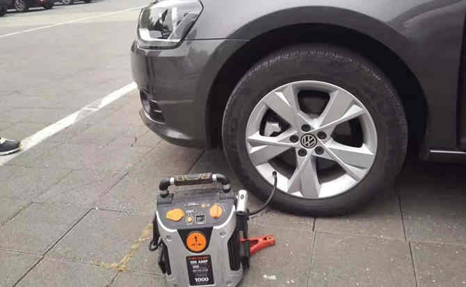 南丹汽车搭电案例