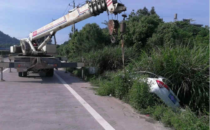 南丹重载吊车救援 南丹重载吊车救援